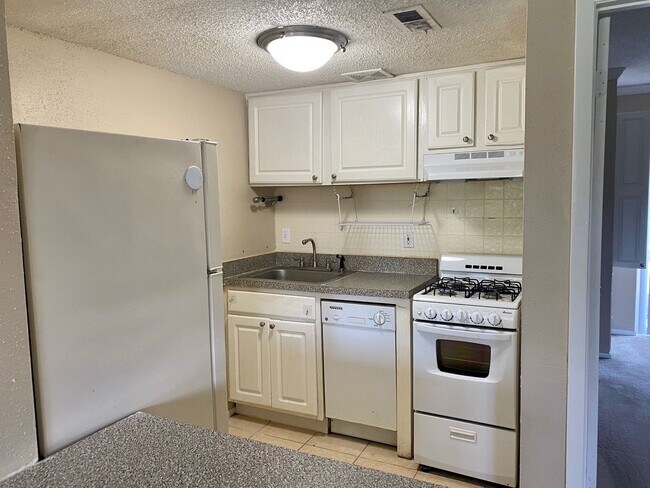 Foto del edificio - 1 Bed/1 Bath Condo For Rent in Waterside a...