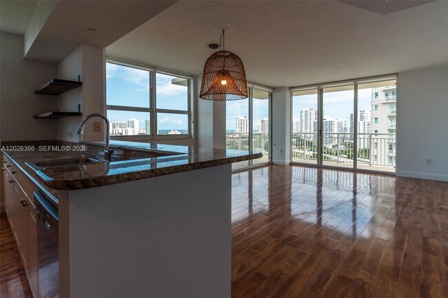 Foto del edificio - 19501 W Country Club Dr