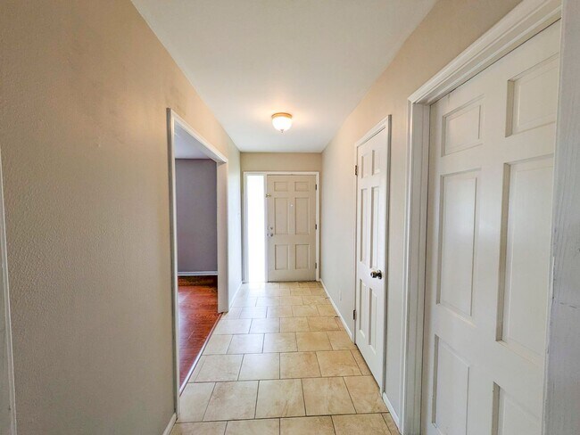 Building Photo - 6510 Daisy Dr