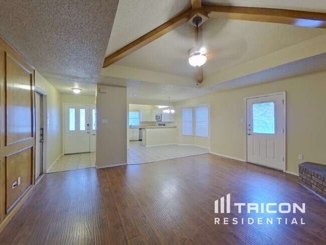 Building Photo - 6517 Aires Dr