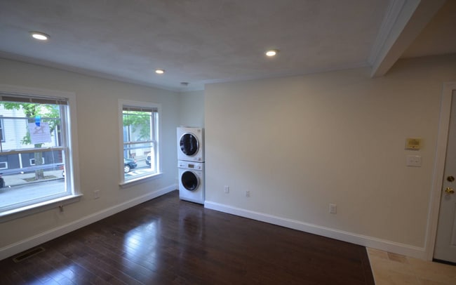 Building Photo - 130 Bro