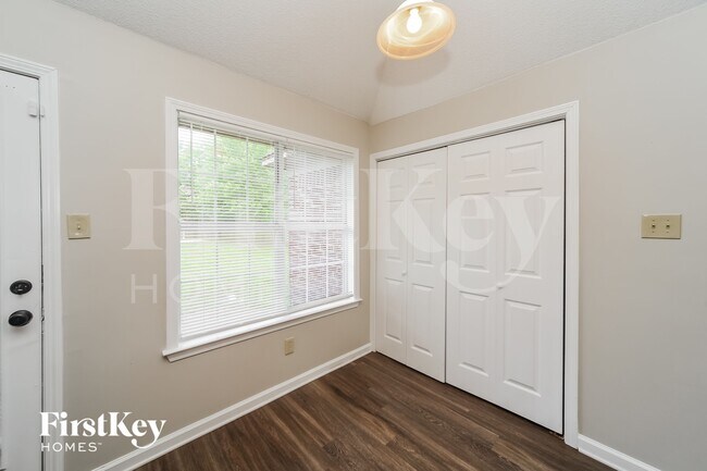 Foto del edificio - 4194 Rainey Woods Dr