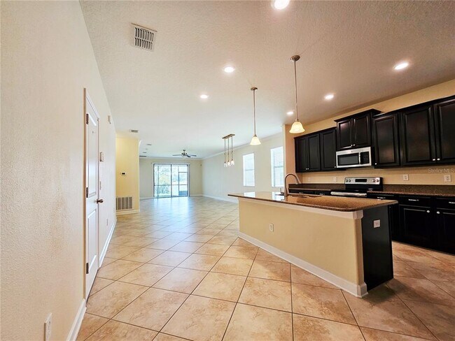 Foto del edificio - 7468 Fairgrove Ave