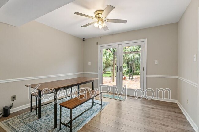 Foto del edificio - 547 Pheasant Run Dr