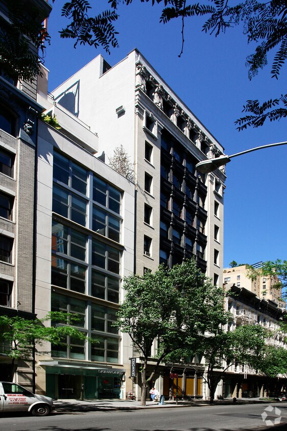 Building Photo - Barney's