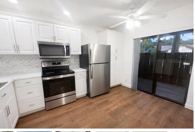 Building Photo - 3950 Cocoplum Cir