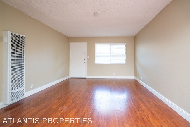 Building Photo - 561 S 7th St