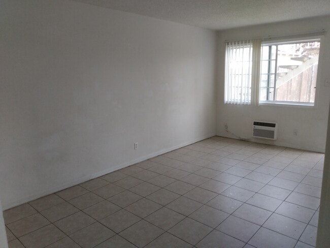 Foto del edificio - 3720 E Clay Ave