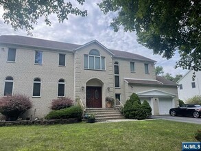 Building Photo - 305 Cardinal Pl