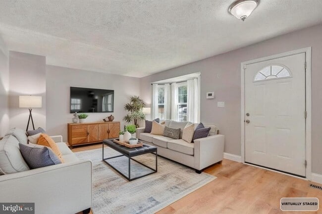 Building Photo - 203 Potomac Hills Dr