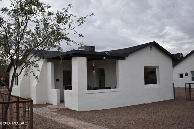 Building Photo - 1323 W Speedway Blvd