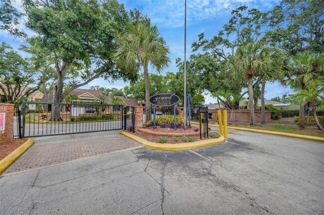 Building Photo - 8647 Mallard Reserve Dr