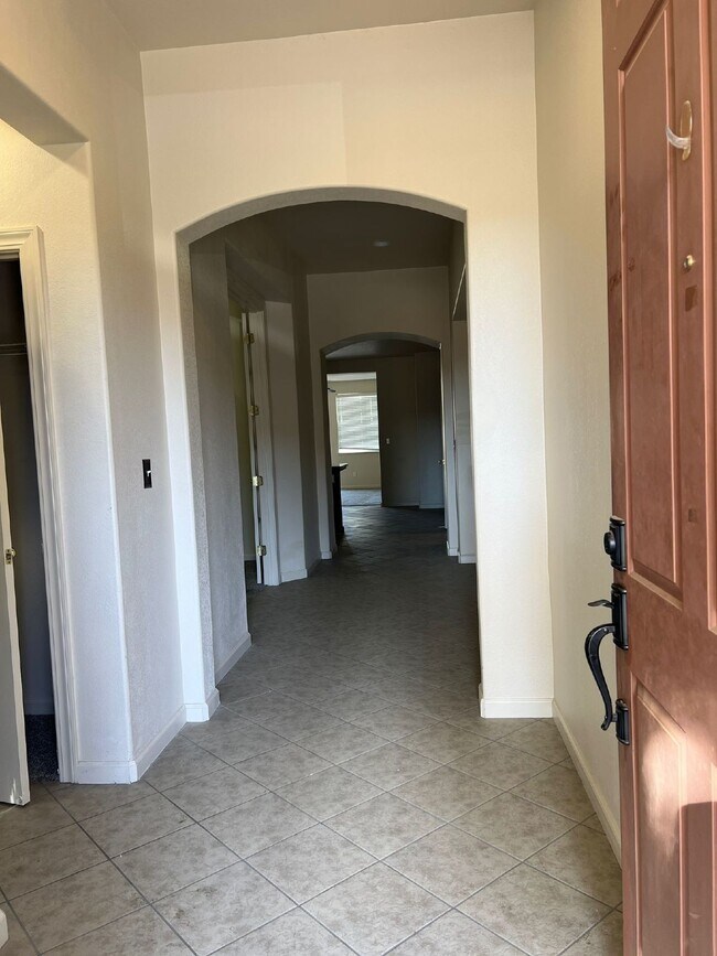 Building Photo - Beautiful North Merced Home Available Now!