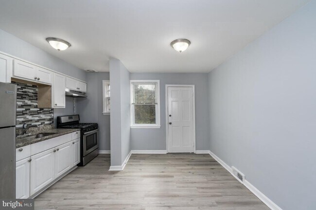 Foto del edificio - 4511 Umatilla Ave