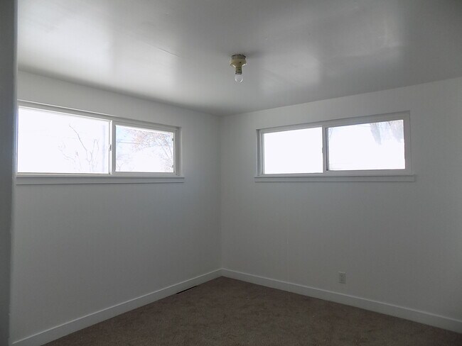 Building Photo - 1443 N 250 W