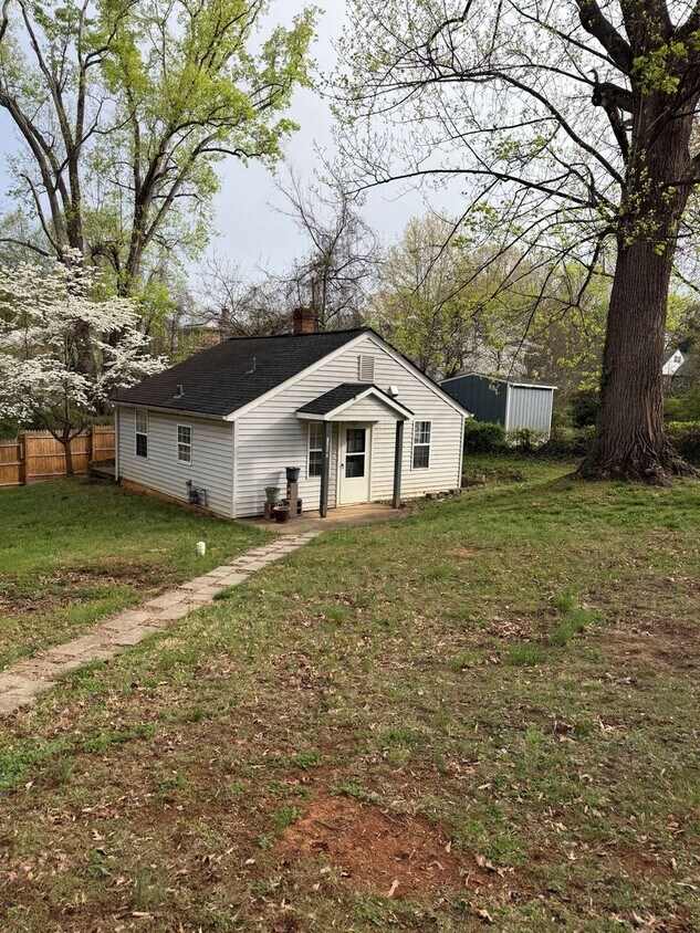 Foto del edificio - 1305 Cherry Avenue- E *PRICE REDUCTION!*