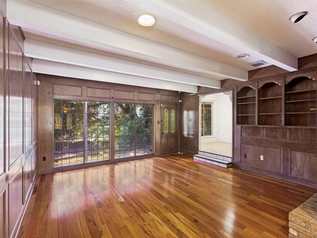 Foto del edificio - 412 Oakmont Ln N