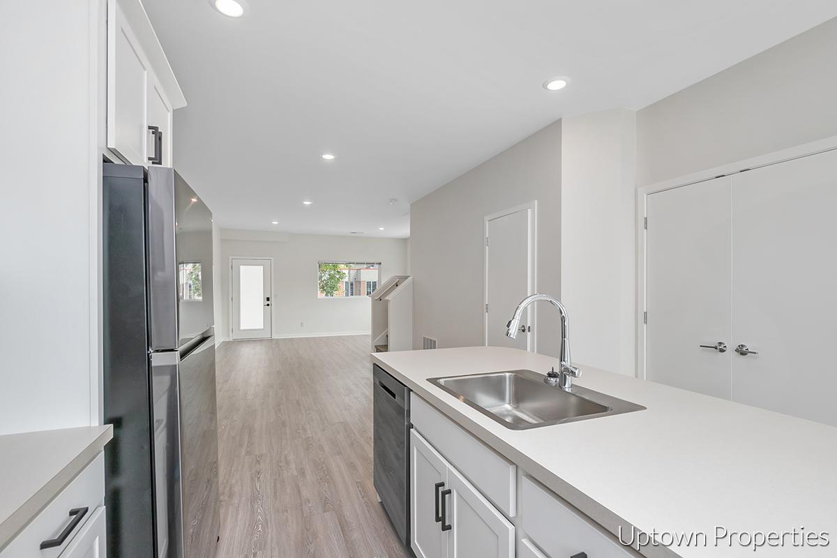 Foto principal - 901 Fulton St W