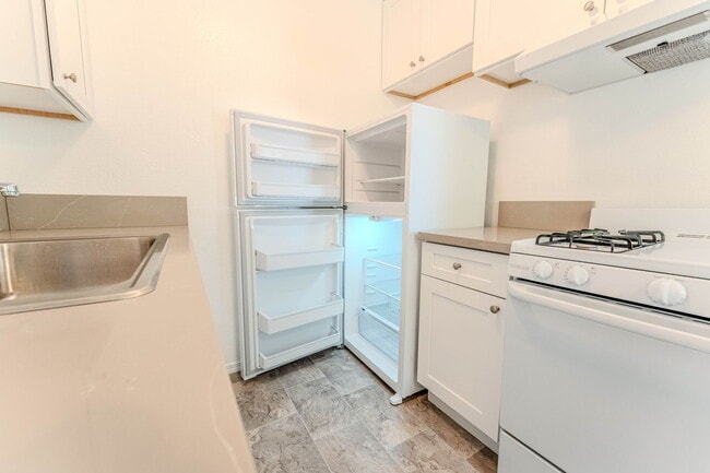 Cocina y electrodomésticos nuevos - 4030 38th St #7