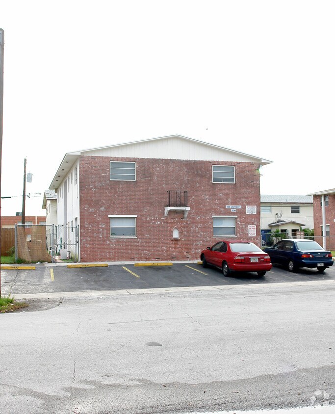 Building Photo - 3740-3750 SW 60th Ave