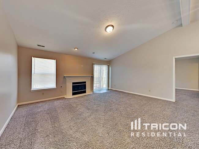 Building Photo - 5724 Blackstone Ave