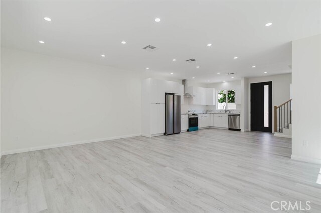 Building Photo - 8839 Sophia Ave