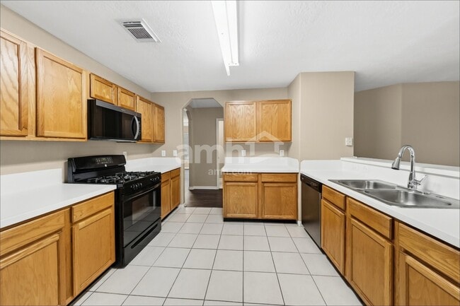 Building Photo - 5215 Lavender Ln