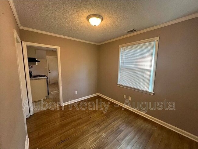 Foto del edificio - 2201 Shirley Ave