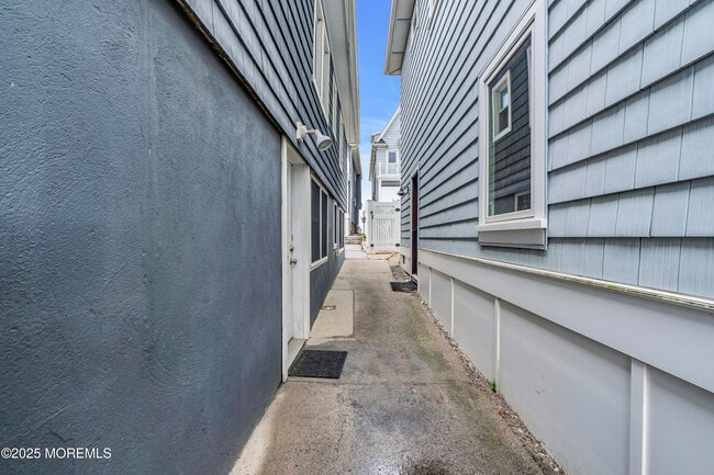 Building Photo - 418 1st Ave