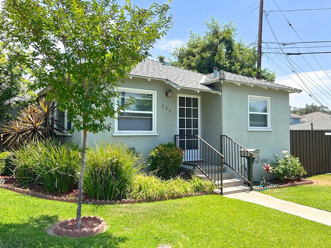 Foto principal - 240 N Shamrock Ave