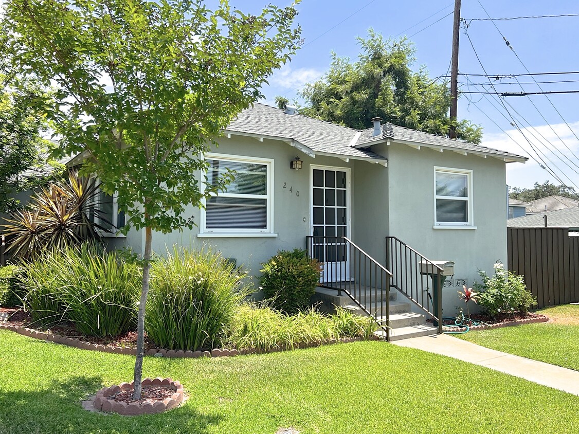 Primary Photo - 240 N Shamrock Ave