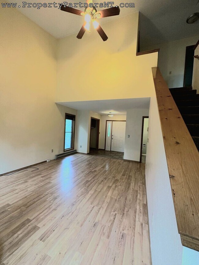 Foto del edificio - 4 Bed, 3.5 Bath Townhouse With Plenty of S...