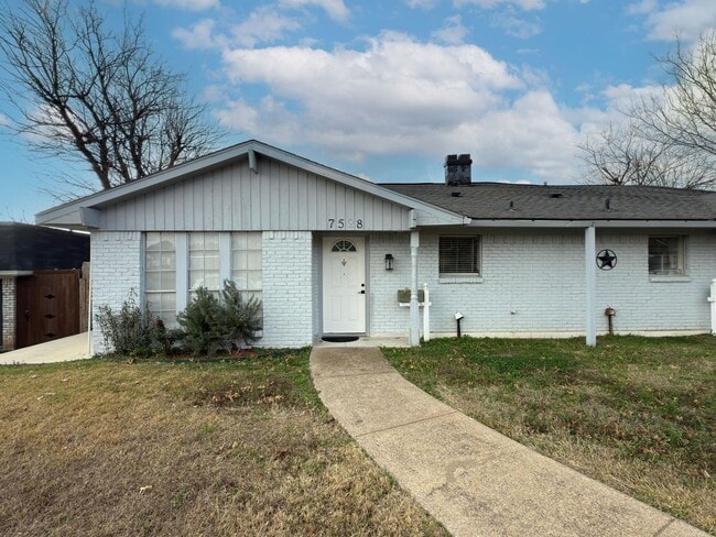 Foto del edificio - 7528-7528 Thistle Ln