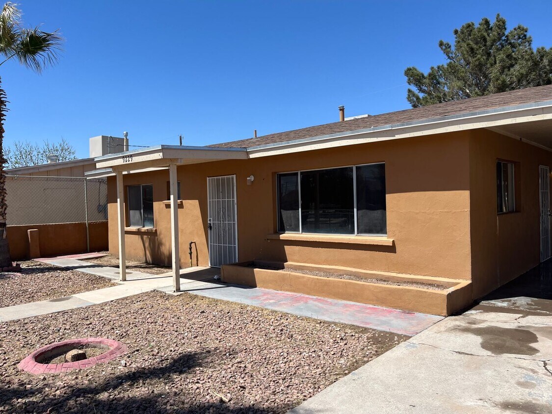 Primary Photo - Wonderful Lower Valley Home!