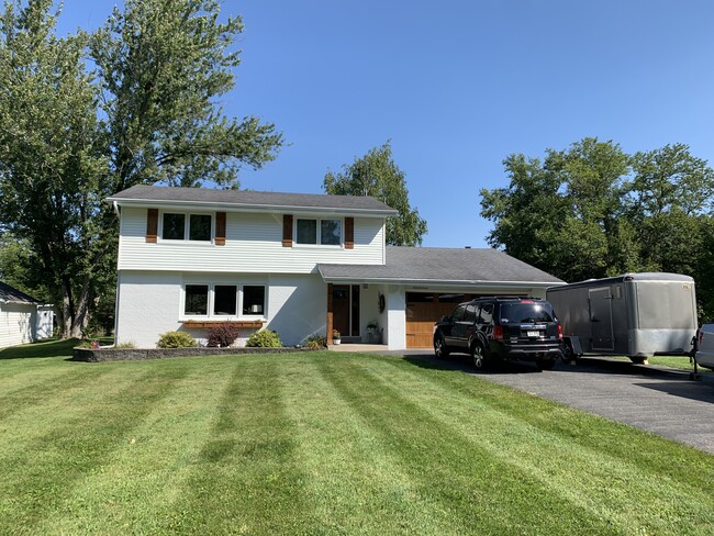 Foto del edificio - N59W39740 Sunnyfield Dr