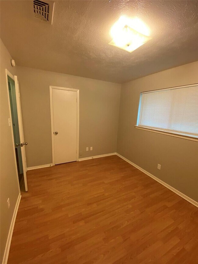 Foto del edificio - 1102 Laurelhill Court