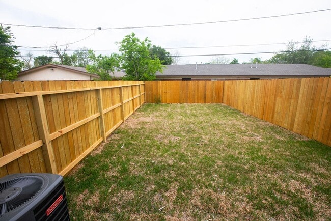 Building Photo - Modern Amenities. Urban Location. Sophisti...