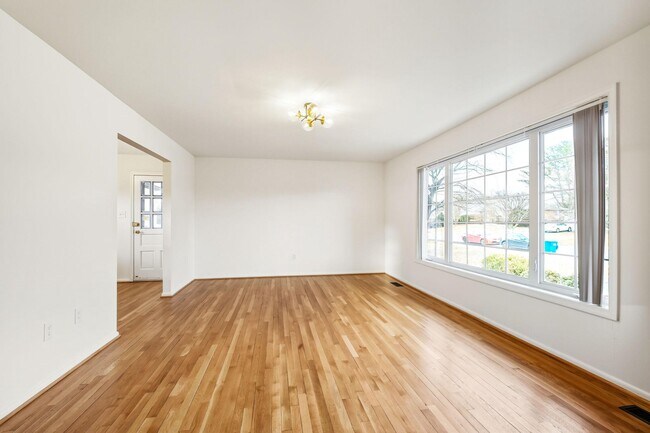 Building Photo - 18724 Bloomfield Rd