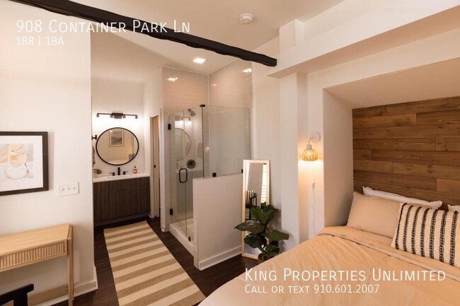 Foto del edificio - 908 Container Park Ln