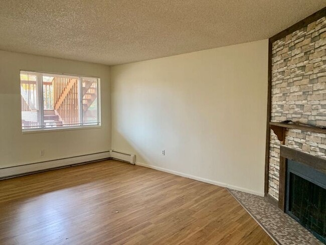 Foto del edificio - 1ST MONTH SPECIAL, 1/2 OFF!!! 2 Bed, 1 Bat...