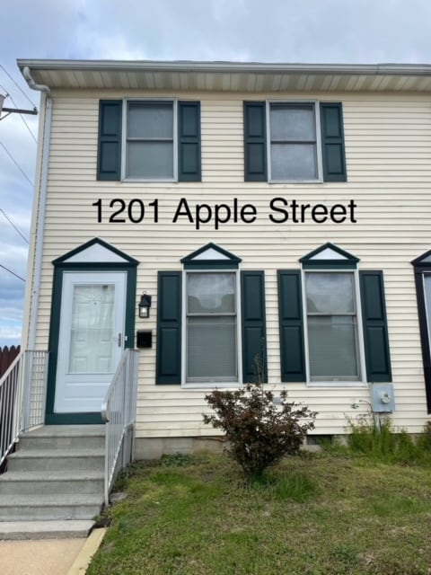 Primary Photo - 1201 Apple St