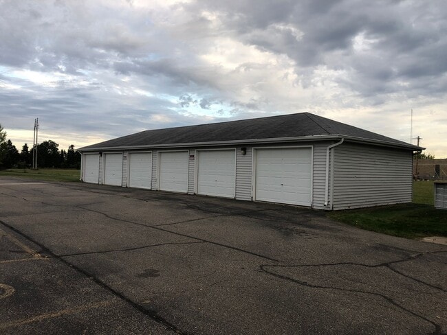 Building Photo - SIX weeks rent FREE!