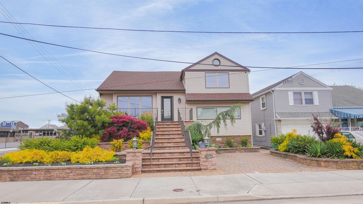 Primary Photo - 117 N Frontenac Ave