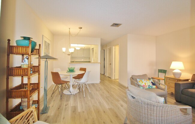 Building Photo - 525 Crooked Lake Ln