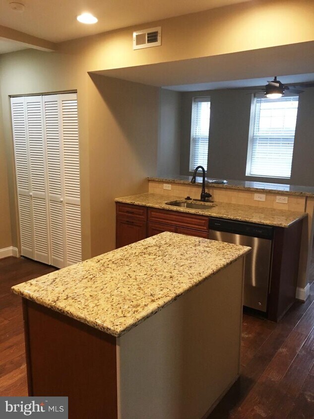 Foto principal - 1123 W 36th St