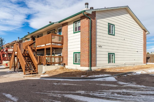 Building Photo - “Updated Main Level Living – 2 Bedrooms, 988 Sq Ft in Cheyenne!”