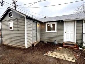 Building Photo - 706 S 4th Ave