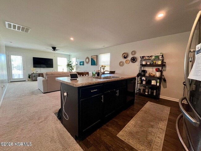 Foto del edificio - 407 Hope Ln