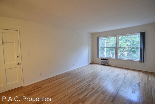 Building Photo - 1 br, 1 bath Apartment - 11645  Moorpark S...