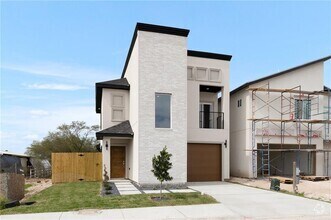 Building Photo - 2709 Harmony St